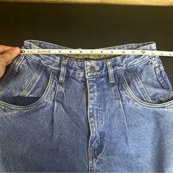 VTG LIMITED JEANS High-Rise Blue Denim Mom Pleated Jeans Size 10 Tapered Leg Y2K - Picture 9 of 12